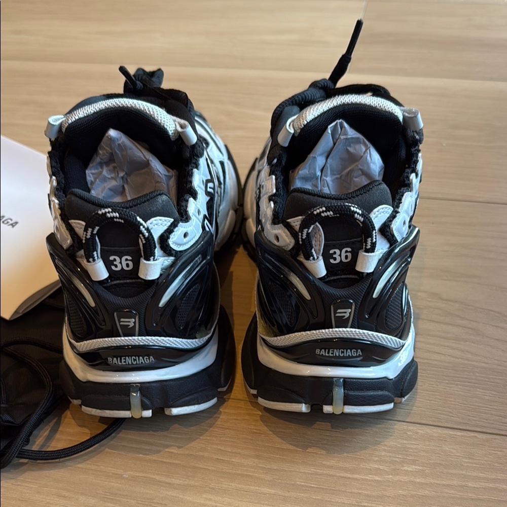 Balenciaga Runner Sneakers - Black and White size 36 - Worn TWO TIMES - Picture 4 of 6